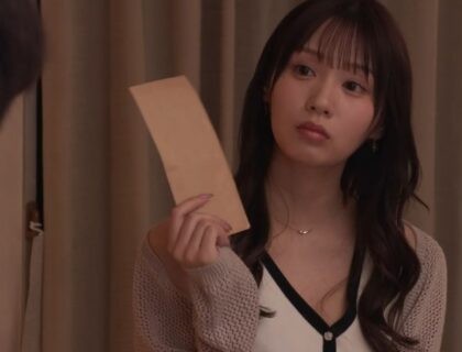 Phát hiện chị kế toán xinh đẹp khó tính là gái gọi lúc về đêm